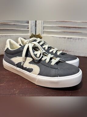 Blowfish Malibu Distressed Gray Canvas Sneakers 8.5